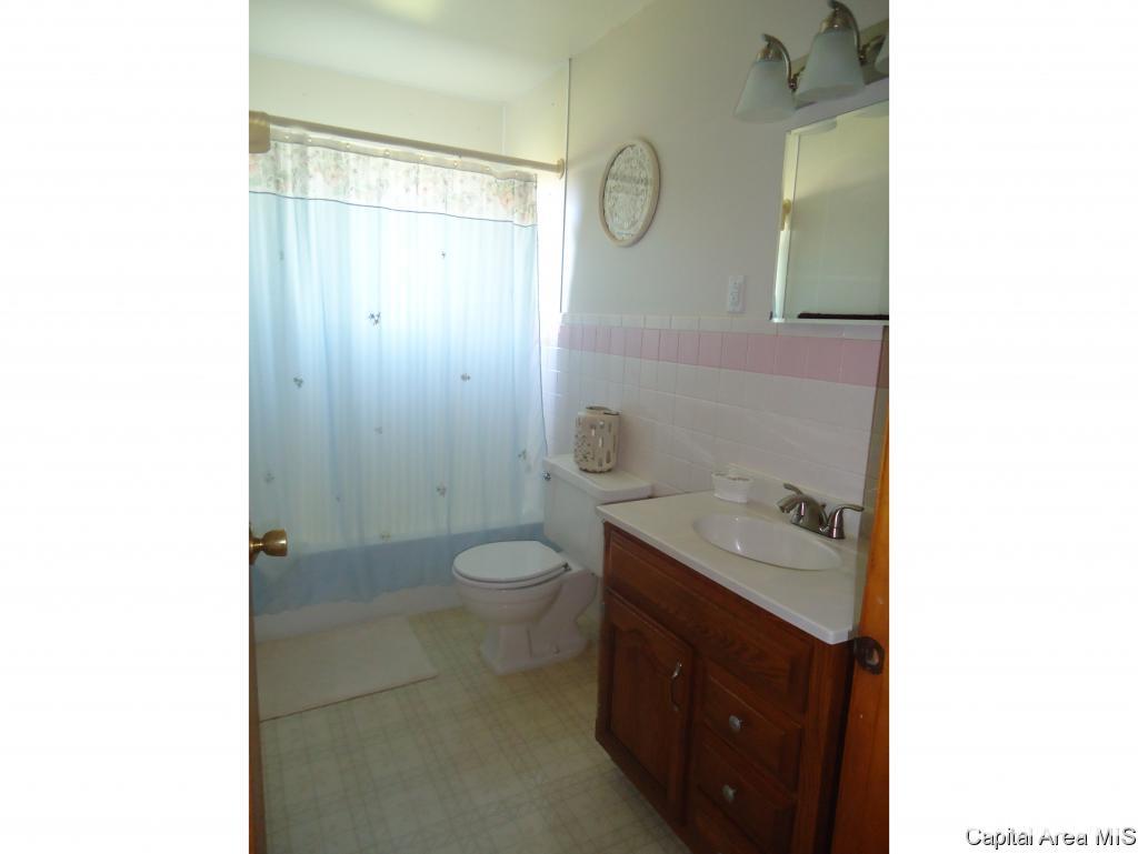 12667 Manning Road Glenarm, IL 62536 - Photo 5 of 19