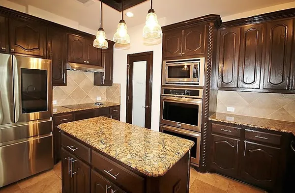 $3,295 | 110 White Oak Lane, Red Oak, TX 75154