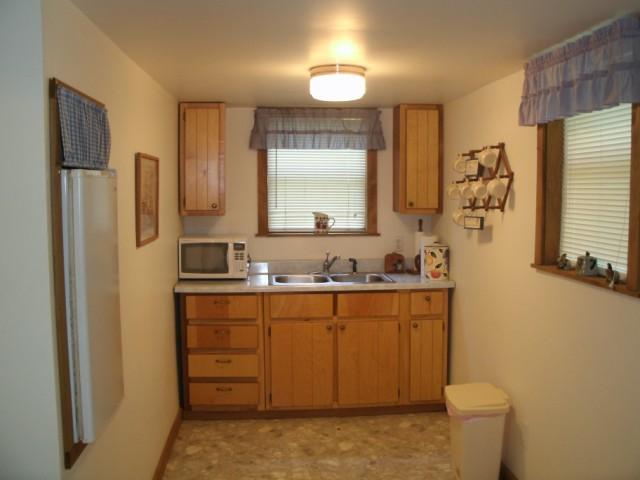 1498 North White Oak Road, Unit 4 Waverly, TN 37185 - Photo 4 of 9 Kitchen