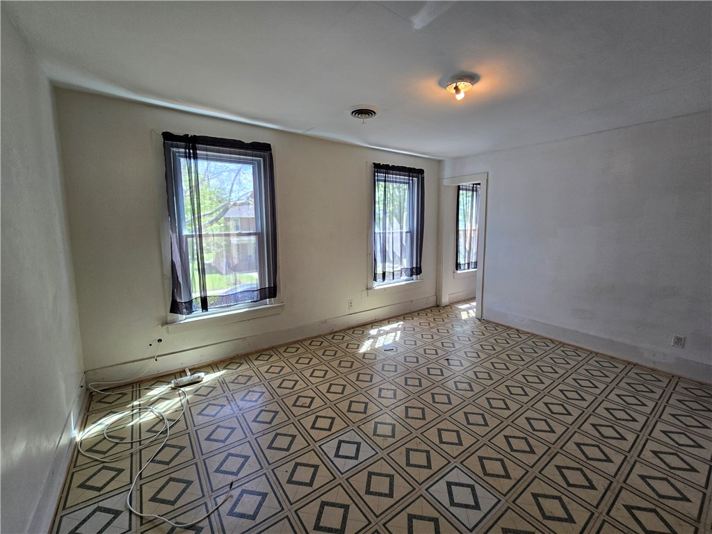 58 Champlain Street Rochester, NY 14608 - Photo 4 of 41
