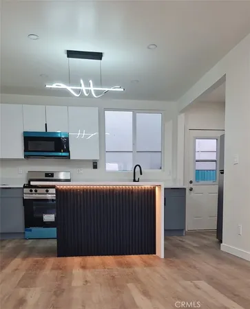 $2,500 | 3030 West 12th Street, Los Angeles, CA 90006