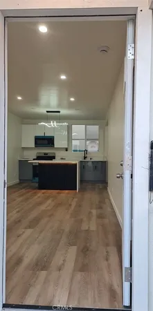 $2,500 | 3030 West 12th Street, Los Angeles, CA 90006