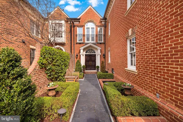 $2,800,000 | 1215 Stuart Robeson Drive, McLean, VA 22101