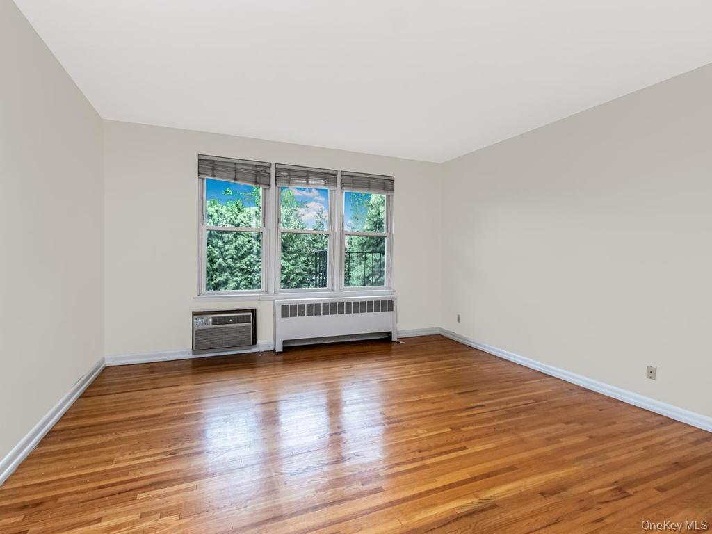 25 Trinity Place, Unit 3J New Rochelle, NY 10805 - Photo 3 of 15 Angle 1