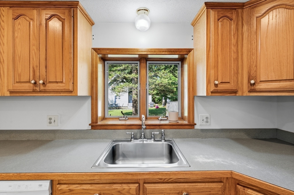 175 Granby Road South Hadley, MA 01075 - Photo 6 of 40