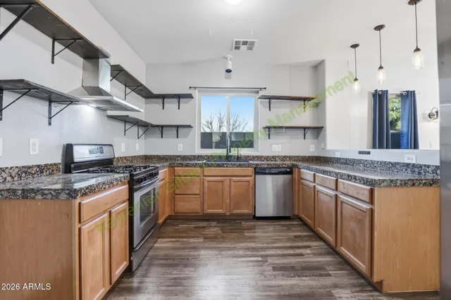 $2,600 | 1621 South Starling Drive, Gilbert, AZ 85295