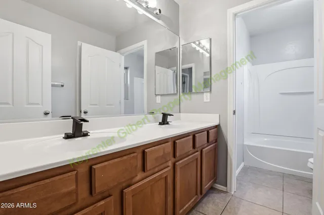 $2,600 | 1621 South Starling Drive, Gilbert, AZ 85295