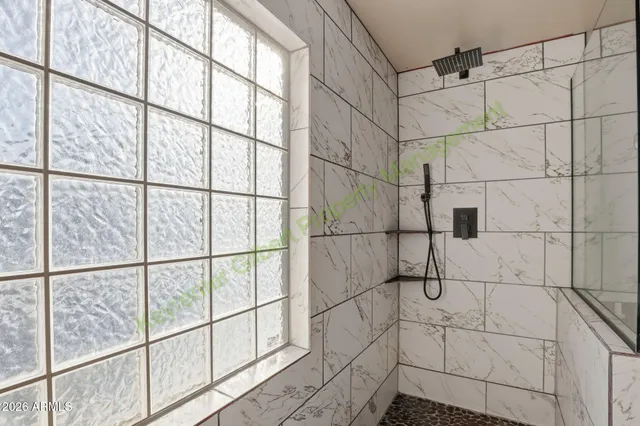 $2,600 | 1621 South Starling Drive, Gilbert, AZ 85295