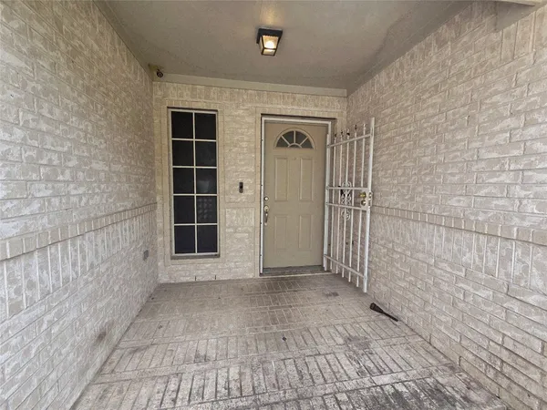 $1,950 | 12015 Rosecroft Drive, Houston, TX 77048