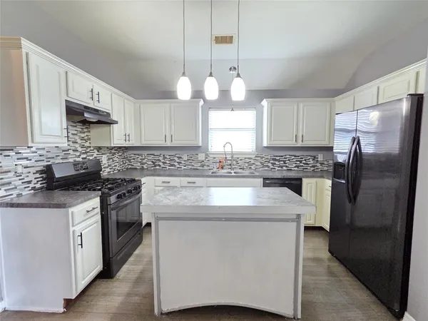 $1,950 | 12015 Rosecroft Drive, Houston, TX 77048