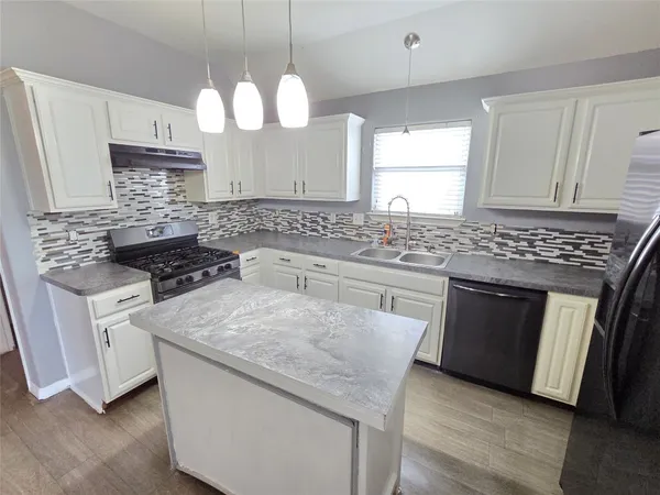 $1,950 | 12015 Rosecroft Drive, Houston, TX 77048
