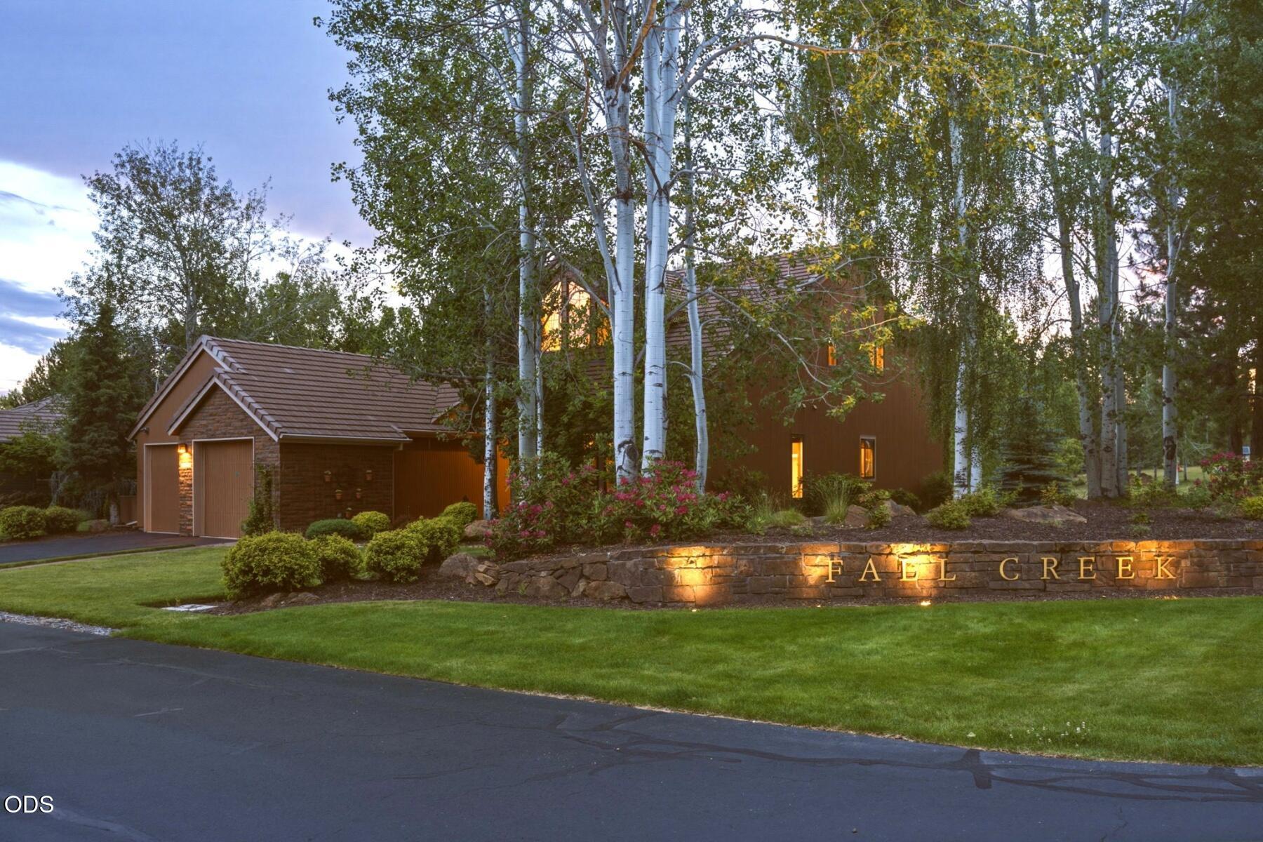 62028 Fall Creek Loop Bend, OR 97702 - Photo 3 of 53