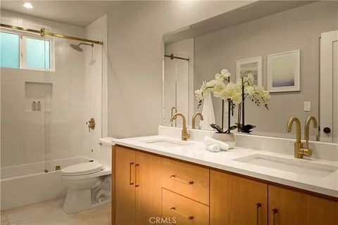$1,739,500 | 5944 Lasaine Avenue, Encino, CA 91316