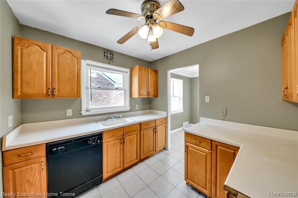 16544 Toepfer Drive Eastpointe, MI 48021 - Photo 17 of 31