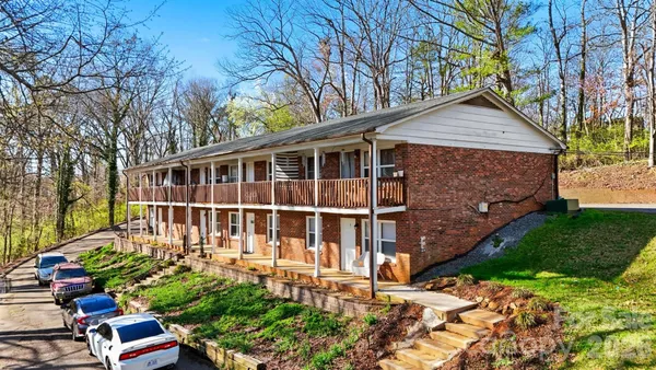 $1,050,000 | 1075 7th Avenue Northwest, Hickory, NC 28601