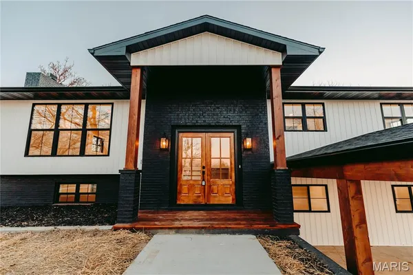 $420,000 | 30963 North 63rd Highway, Vienna, MO 65582