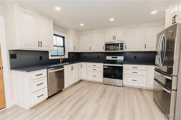 $420,000 | 30963 North 63rd Highway, Vienna, MO 65582