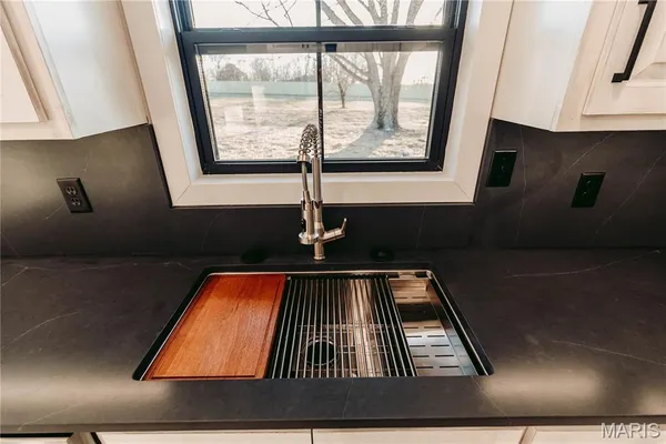 $420,000 | 30963 North 63rd Highway, Vienna, MO 65582