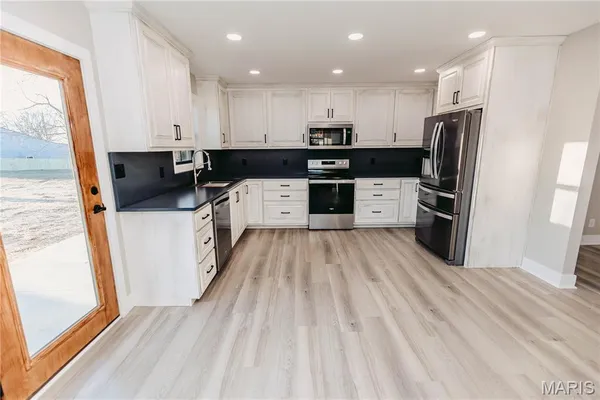 $420,000 | 30963 North 63rd Highway, Vienna, MO 65582