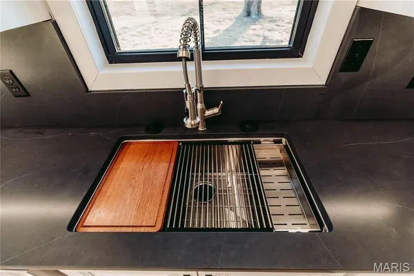 $420,000 | 30963 North 63rd Highway, Vienna, MO 65582