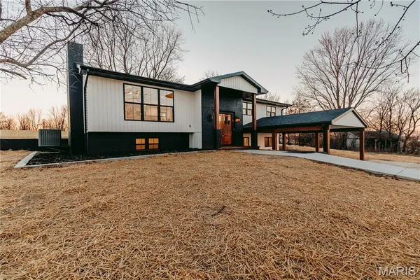 $420,000 | 30963 North 63rd Highway, Vienna, MO 65582