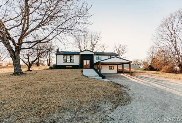 $420,000 | 30963 North 63rd Highway, Vienna, MO 65582