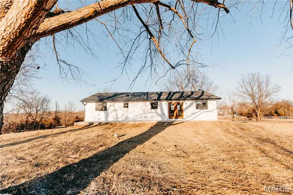 $420,000 | 30963 North 63rd Highway, Vienna, MO 65582