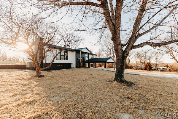 $420,000 | 30963 North 63rd Highway, Vienna, MO 65582