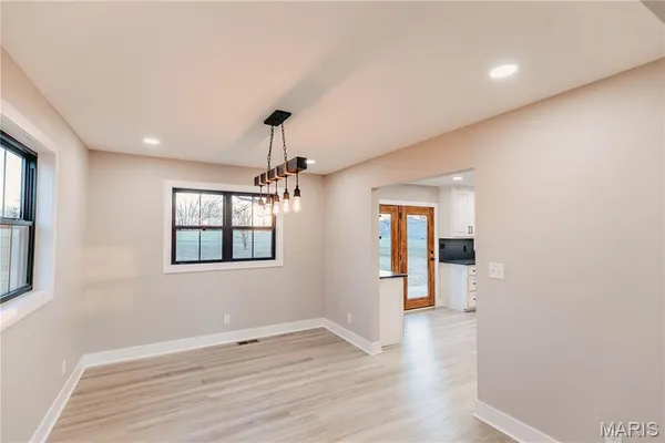 $420,000 | 30963 North 63rd Highway, Vienna, MO 65582