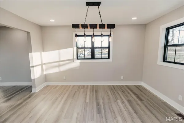 $420,000 | 30963 North 63rd Highway, Vienna, MO 65582