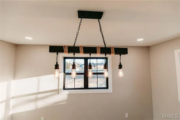 $420,000 | 30963 North 63rd Highway, Vienna, MO 65582