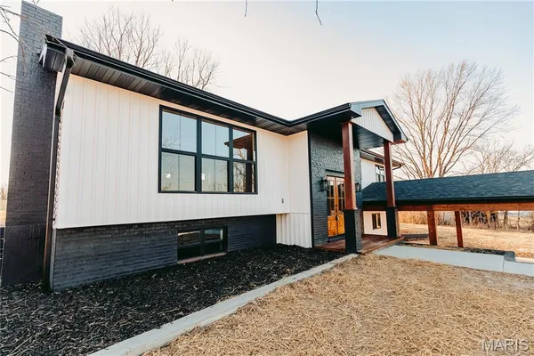 $420,000 | 30963 North 63rd Highway, Vienna, MO 65582