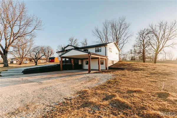$420,000 | 30963 North 63rd Highway, Vienna, MO 65582
