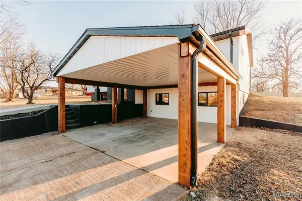 $420,000 | 30963 North 63rd Highway, Vienna, MO 65582