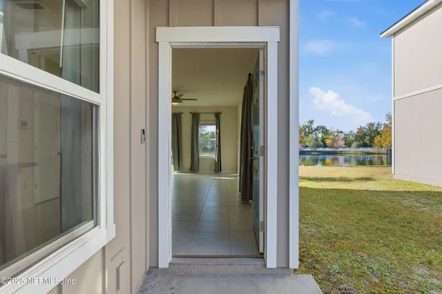 a view of an entryway of the house