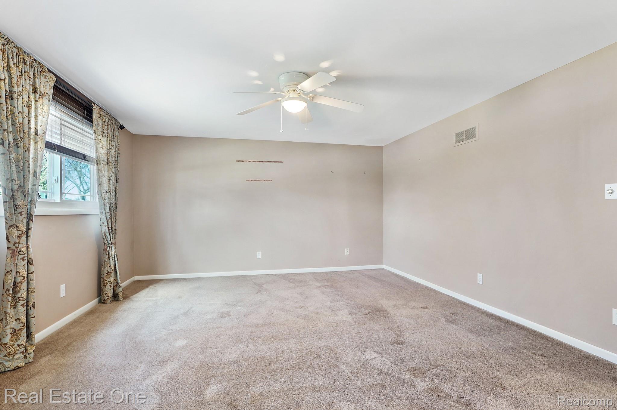 5891 Shaun Road West Bloomfield, MI 48322 - Photo 15 of 37 014 Master BR.jpg