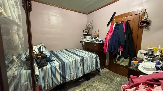 a bed room with a bed and a closet