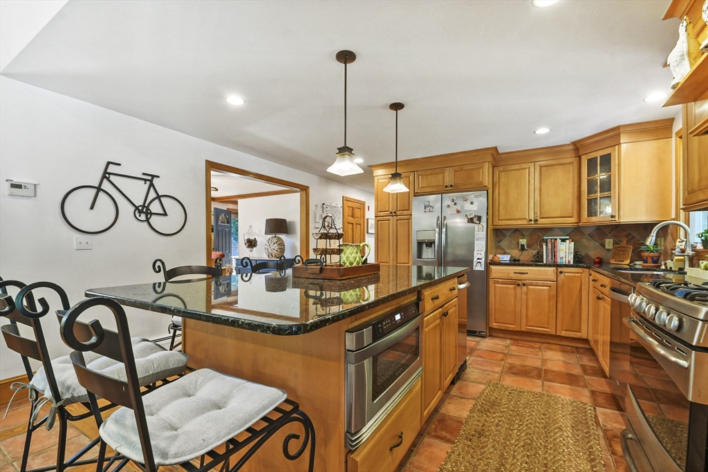 122 Quanapoag Road Freetown, MA 02717 - Photo 3 of 32 Gallery Image 3