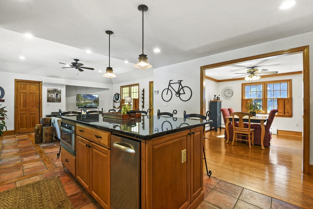 122 Quanapoag Road Freetown, MA 02717 - Photo 4 of 32 Gallery Image 4