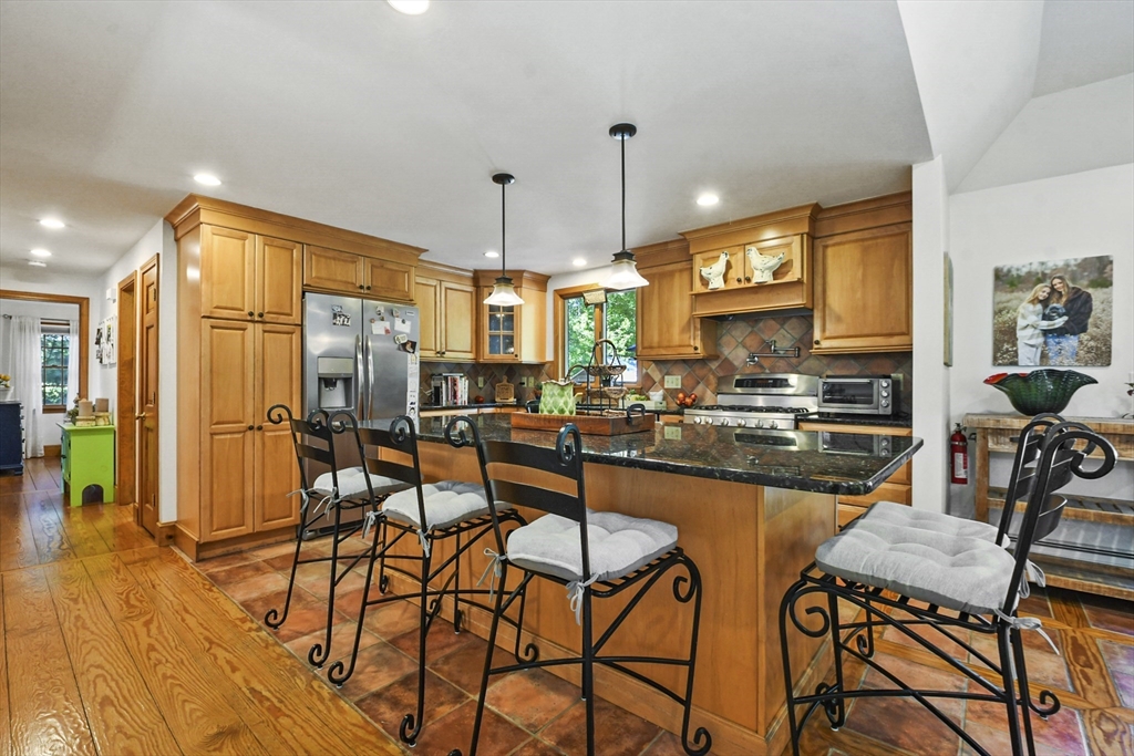 122 Quanapoag Road Freetown, MA 02717 - Photo 5 of 32 Gallery Image 5