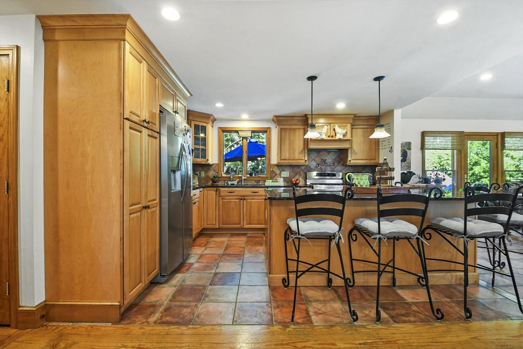 122 Quanapoag Road Freetown, MA 02717 - Photo 6 of 32 Gallery Image 6