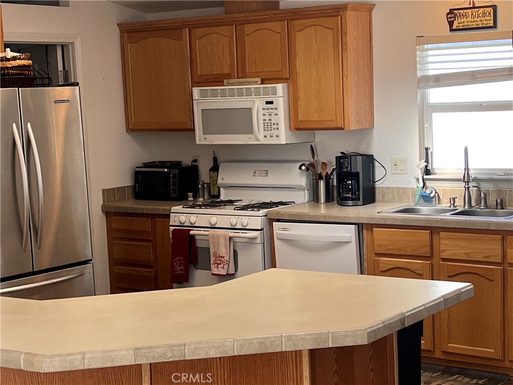 39950 7 Oaks Road, Unit 41 Angelus Oaks, CA 92305 - Photo 12 of 27 a kitchen with a refrigerator stove and sink