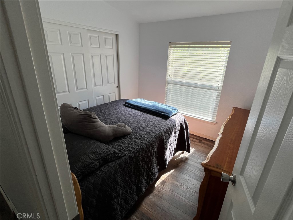 39950 7 Oaks Road, Unit 41 Angelus Oaks, CA 92305 - Photo 26 of 27 a bedroom with a bed and a window