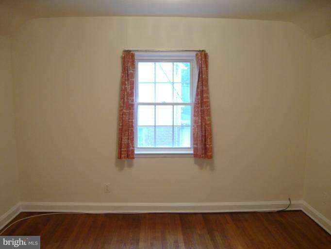 607 Round Oak Road Towson, MD 21204 - Photo 4 of 25 Bedroom