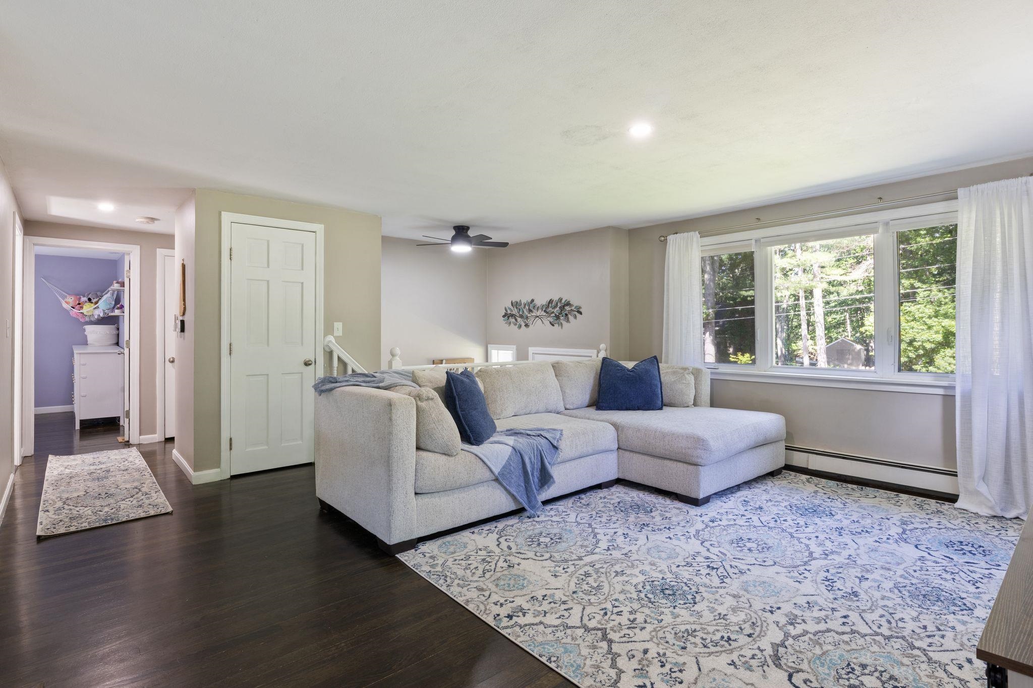 8 Diana Road Derry, NH 03038 - Photo 4 of 48