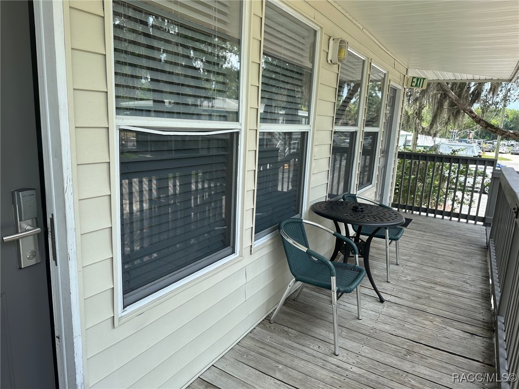 5291 South Cherokee Way Homosassa, FL 34448 - Photo 6 of 27 a living room filled with furniture
