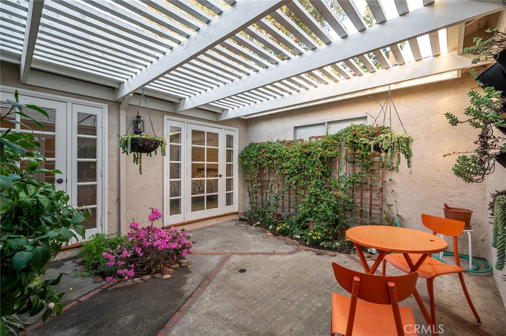 17 Rippling Streme Irvine, CA 92603 - Photo 7 of 54 Central Atrium