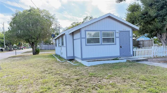 $1,275 | 1317 21st Avenue West, Bradenton, FL 34205