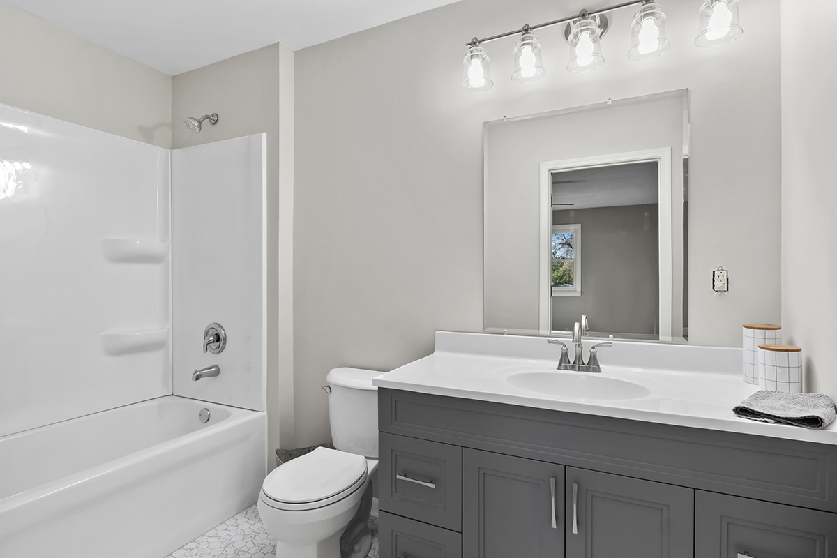 12945 Smith Road Manhattan, IL 60442 - Photo 21 of 43 a bathroom with a sink a toilet and shower