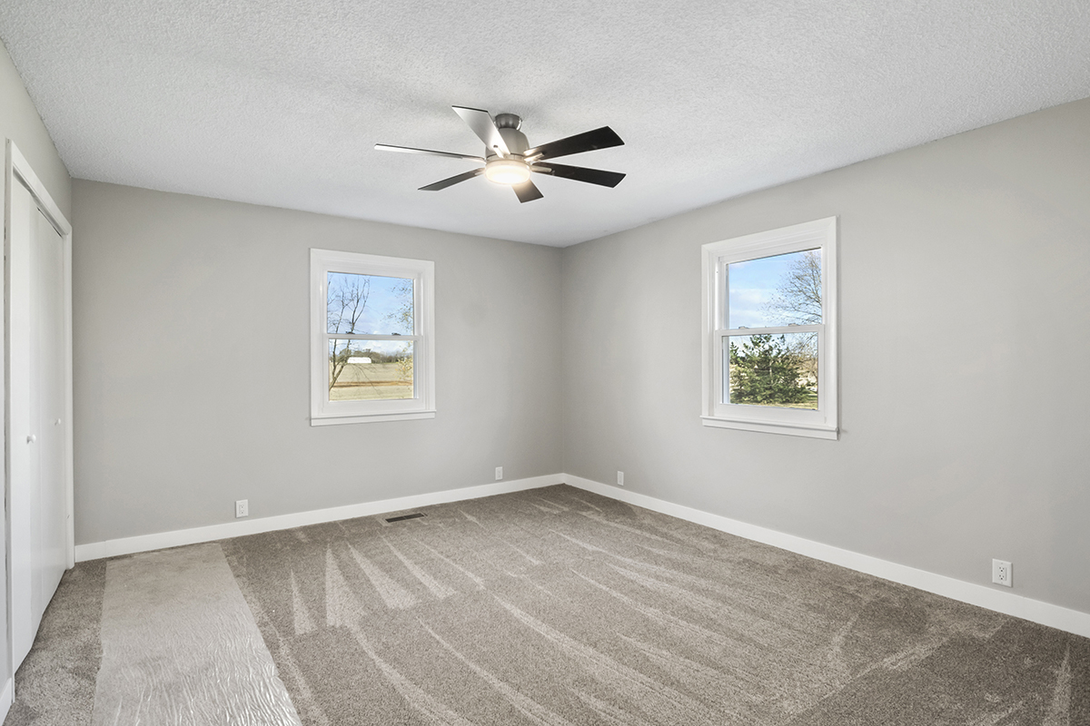 12945 Smith Road Manhattan, IL 60442 - Photo 23 of 43 an empty room with windows and fan